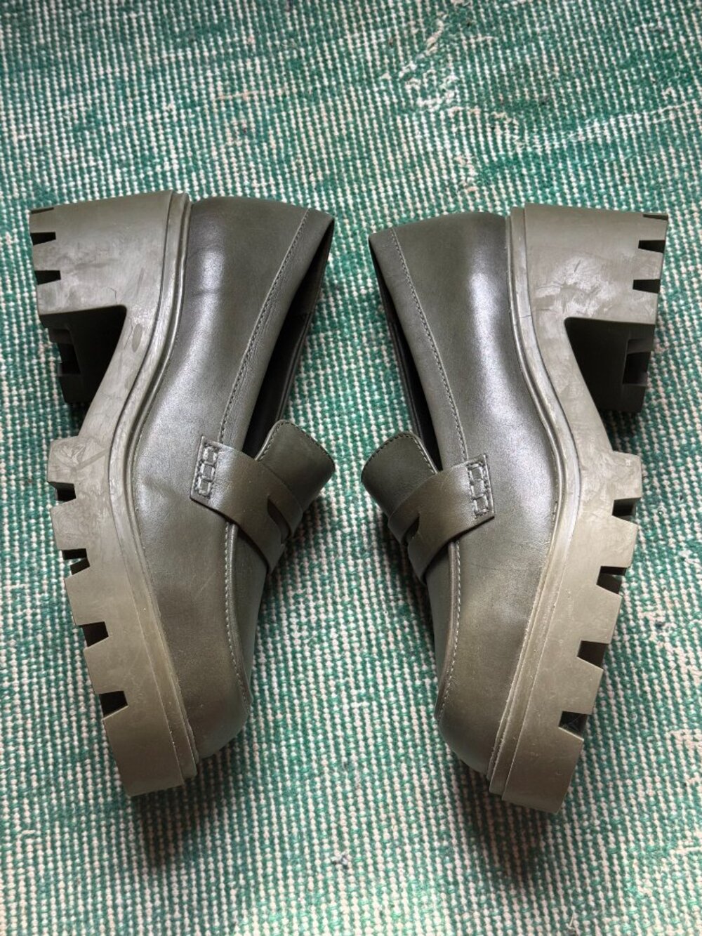SCHUTZ Viola Tractor Leather Flats Sz10B in Military Green - Picture 4 of 7